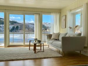 En generel udsigt til bjerge eller udsigt til bjerge taget fra feriehuset + 16 billeder