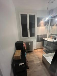 Et badeværelse på Appartement Troyes