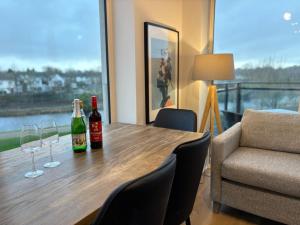 Drinks på Luxurious Entire Guest House with Grand Living Space and Panoramic Balcony Views