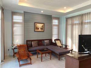 TV/trung tâm giải trí tại Resort house - 2 min walk to the beach