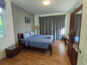 Giường trong phòng chung tại Resort house - 2 min walk to the beach +20 ảnh