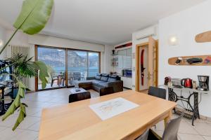 Køkken eller tekøkken på Villa Mimosa-Con piscina e vista lago