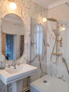 Ένα μπάνιο στο Domaine Le Clos de la Source - Spa - Petit déjeuner buffet - Atelier d'art