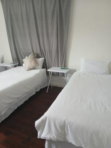 En eller flere senge i et værelse på 34 Laburnum lodge