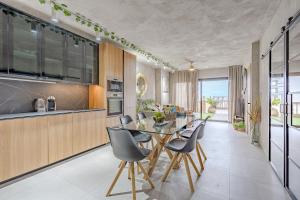 a kitchen and dining room with a table and chairs at Paraiso Terrace Suite in Playa Paraiso