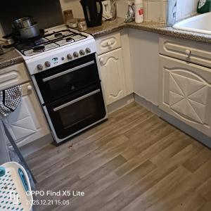 a kitchen with an oven and a kitchen floor at Room2let in Moffat