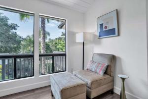 Giường trong phòng chung tại Fallbrook Pool & Spa Wine Country Estate