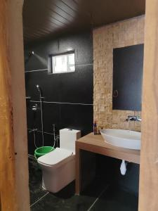 Et badeværelse på Arundekar stay 3 minutes walk beach non ac + 28 billeder