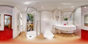 شقق هيرولد في سول: حمام مع حوض غسيل أبيض ودش +35 صورة