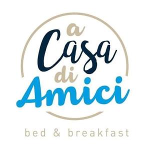 TorittoにあるA Casa di Amiciの動物の赤と朝食のロゴにキス