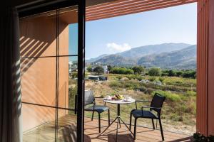 Nespecifikovaný výhled na hory nebo výhled na hory při pohledu z hotelu