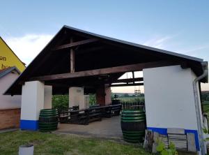 Bygningen som feriehuset ligger i