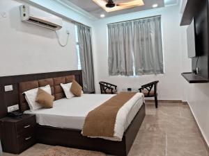 a bedroom with a large bed and a window at The Inspira Hotel Haridwar in Haridwār