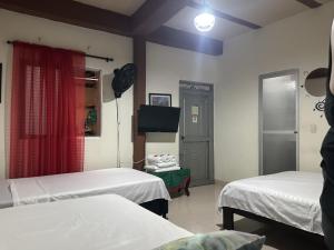 a hospital room with two beds and a tv at LAS CAMELIAS APARTAHOTEL - La Virginia Risaralda in La Virginia