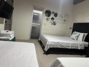 Ένα ή περισσότερα κρεβάτια σε δωμάτιο στο LAS CAMELIAS APARTAHOTEL - La Virginia Risaralda