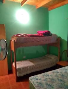 Giường trong phòng chung tại Cosquin