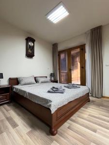 Giường trong phòng chung tại PIRIN GOLF DELUXE PRIVATE STUDIO GABBY ground floor +34 ảnh