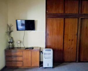 Et tv og/eller underholdning på Copperbelt Executive Accommodation Ndola, Zambia