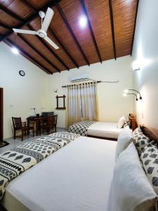 Postel nebo postele na pokoji v ubytování MG Resort - Yala