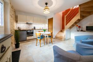 Køkken eller tekøkken på La Blandynette - rénové et authentique - 3P