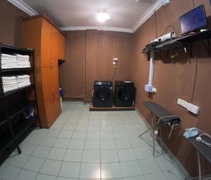 TV a/nebo společenská místnost v ubytování Megah Inn Home Inanam + 45 fotografií