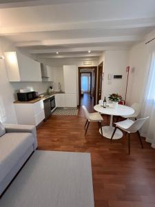 Kuchyň nebo kuchyňský kout v ubytování Saffron Suite, just a few minutes from the center and station + 23 fotografií