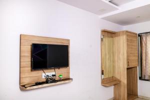 TV/trung tâm giải trí tại the green palm