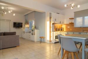 Kuchyň nebo kuchyňský kout v ubytování Notos Villas