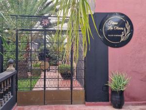 Κήπος έξω από το Ferme des Oliviers - Maison de Charme avec Vue Nature