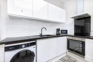 Køkken eller tekøkken på Large house - 4 bedrooms & 4 bathrooms + 7 billeder