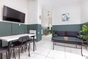 Et opholdsområde på Large house - 4 bedrooms & 4 bathrooms