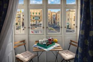 Φωτογραφία από το άλμπουμ του Birgu Square Townhouse, Rooftop & 3 Bathrooms σε Birgu