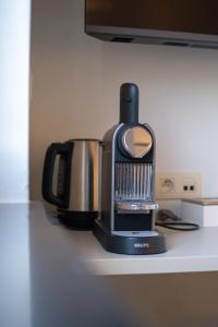 a coffee maker sitting on top of a counter at Guesthouse Amfora in Poperinge