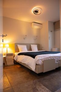 Ένα ή περισσότερα κρεβάτια σε δωμάτιο στο Guesthouse Amfora +12 φωτογραφίες