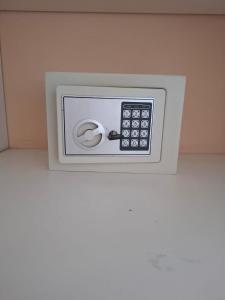 een kleine magnetron aan het plafond van een kamer bij Vista Malbec 2 in Ciudad Lujan de Cuyo