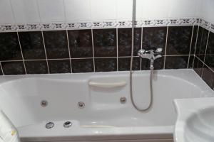 Et badeværelse på Apartment Bistrik mahala