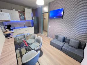 Køkken eller tekøkken på Egles Apartments Lignano Sabbiadoro Arena Beach