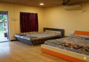 Postel nebo postele na pokoji v ubytování Ganraj River Rafting Kolad