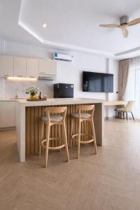 O bucătărie sau chicinetă la The Escape Kamala +9 fotografii