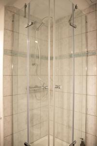 Phòng tắm tại Le Mansardé chaleureux T3 - 2 chambres Netflix WIFI +12 ảnh