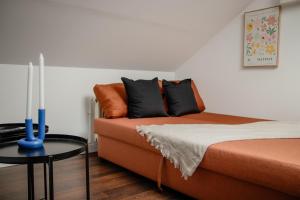 Giường trong phòng chung tại Le Mansardé chaleureux T3 - 2 chambres Netflix WIFI