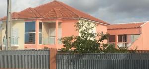 Ảnh trong thư viện ảnh của Modern Camama Getaway for Work or Family stays ở Luanda