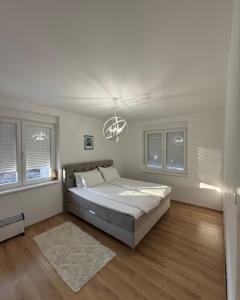 Ένα ή περισσότερα κρεβάτια σε δωμάτιο στο Centar Lux