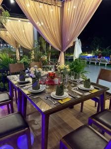 En restaurant eller et andet spisested på Tam Coc Wonderland Lodge