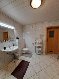 Ένα μπάνιο στο Ferienwohnung Haus Ebner +30 φωτογραφίες