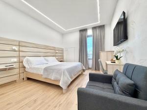 a bedroom with a bed and a couch at Maison Plancina in Rome