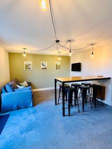 TV a/nebo společenská místnost v ubytování Maison avec Jardin 6 Couchages & Parking gratuit à proximité du Futuroscope + 13 fotografií