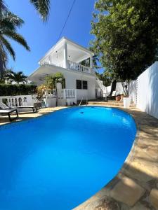 Bazén v ubytování A paradise with an ocean view nebo v jeho okolí