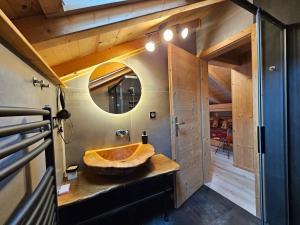 Et badeværelse på Chalet le Nid independant mountain chalet + 104 billeder