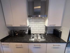 Køkken eller tekøkken på Adrian Cottage + 4 billeder